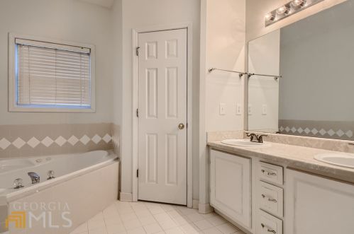 139 Windsor Cir, Stockbridge GA 30281-1864 exterior