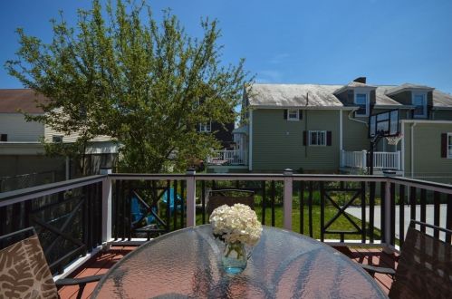 70 Spruce St, New Bedford MA 02740-5305 exterior