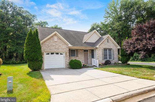 628 Hidden Oaks Dr, West Deptford, NJ 08096-5136