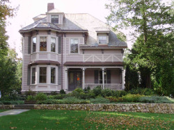 25 Fountain St, Newton, MA 02465-2712