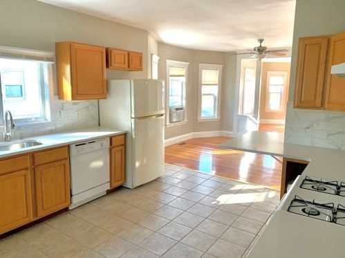 684 Washington St, Braintree, MA 02184-5716