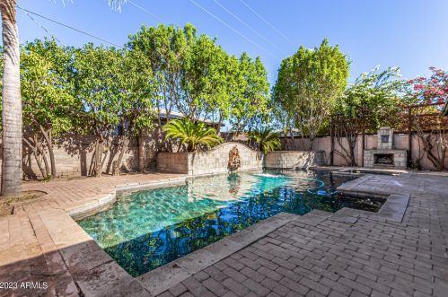 1332 Edgemont Ave, Phoenix AZ 85035-2212 exterior