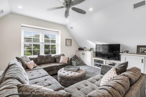 61 Winding Way, Little Silver NJ 07739-1720 exterior