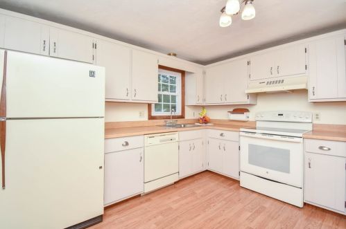 6 Dorothy Dr, Plymouth MA 02360-6232 exterior