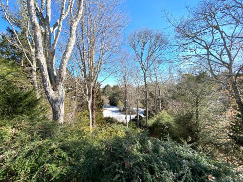 27 Huettner Rd, Falmouth MA 02543-1508 exterior