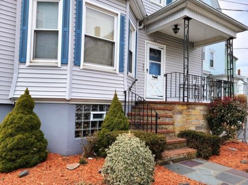 87 Briggs St, New Bedford MA 02740-3206 exterior