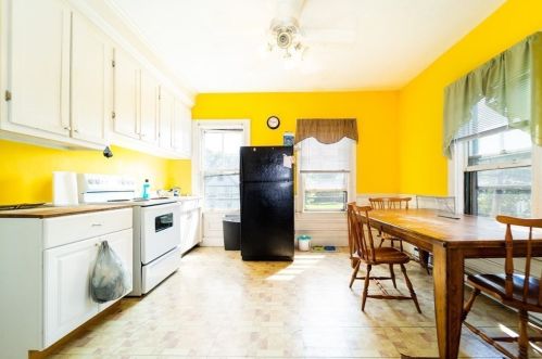 73 Tremont St, Taunton MA 02780-3083 exterior