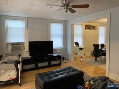 762 Hamilton St, East Newark, NJ 07029-1512