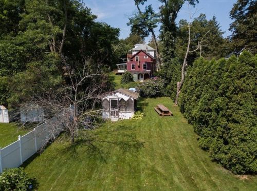 51 Grv St, North Brookfield MA 01535-1944 exterior