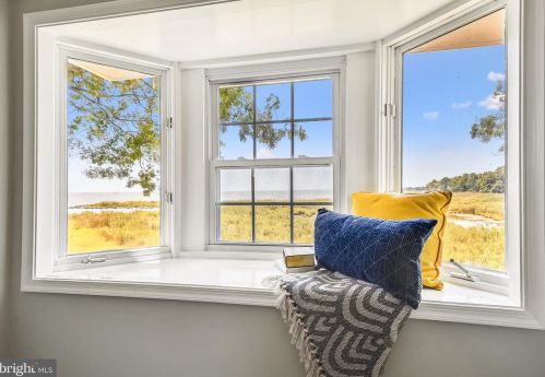 1525 Bay Dr, Shady Side MD exterior