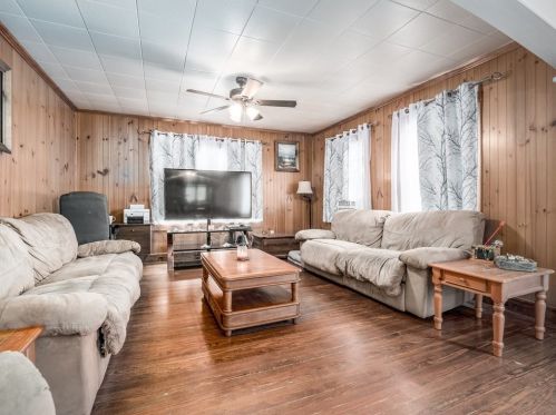 175 Middle Rd, New Bedford MA 02743-2016 exterior