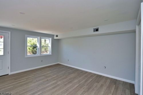 7 Le Boun Blvd, Skyline Lakes NJ  07456-1207 exterior