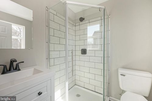 326 Billingsport Rd, West Deptford NJ 08066-2238 exterior