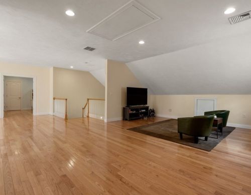 8 Clemmons St, Southborough MA  01772-1314 exterior