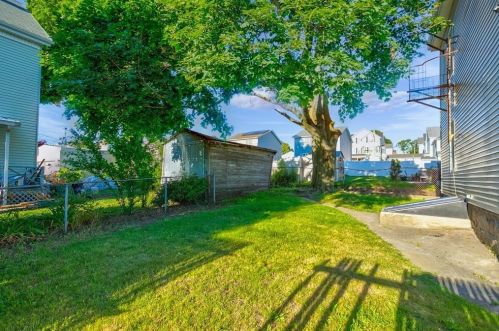 282 Sprague St, Fall River MA 02724-2719 exterior