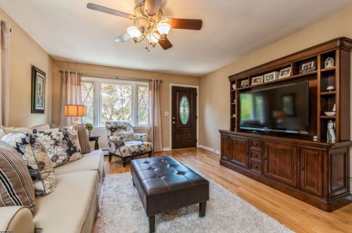 27 Roosevelt Ave, Lake Hiawatha NJ  07034-2121 exterior