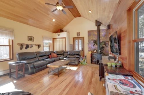 30 Colfax Dr, Skyline Lakes NJ  07456-1205 exterior