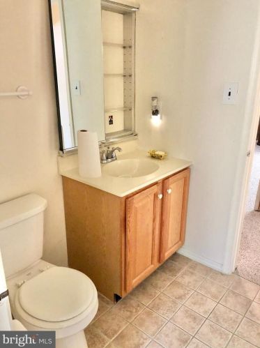 8 Knollwood Dr, West Deptford NJ 08096-6702 exterior