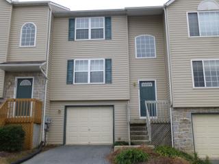 326 Pamela Ln, Lebanon PA  17042-8948 exterior