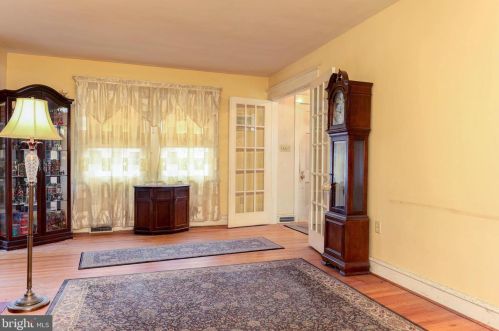 501 Broadway, West Deptford NJ 08093-1170 exterior