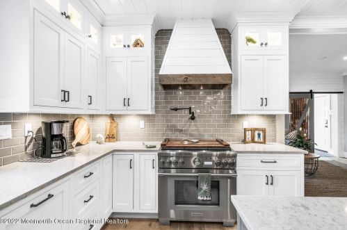 61 Winding Way, Little Silver NJ 07739-1720 exterior