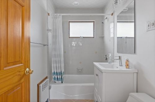 13 Osborne Rd, Arlington MA 02474-8830 exterior