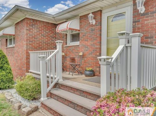 6 Charlotte St, Carteret, NJ 07008-2321