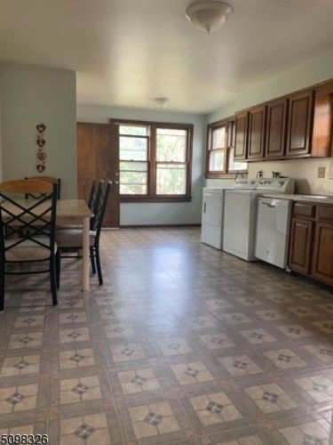 66 Greylock Ave, Belleville NJ  07109-3304 exterior