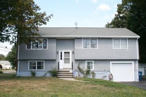 4 Hampden Ave, Burlington MA  01803-4328 exterior