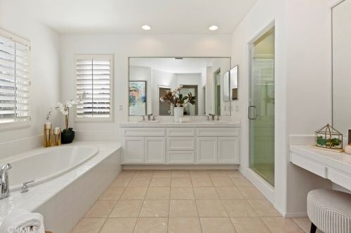 10 Hallwood, Irvine CA 92602-0944 exterior