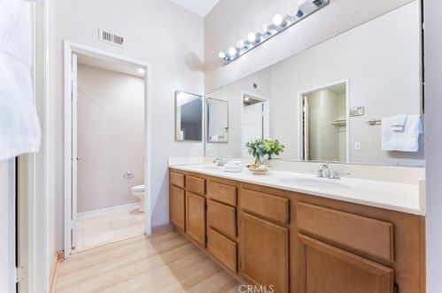 8075 Treeview Ct, Anaheim CA 92808-1552 exterior