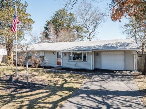 4 Parker Dr, Wareham, MA 02571-1839