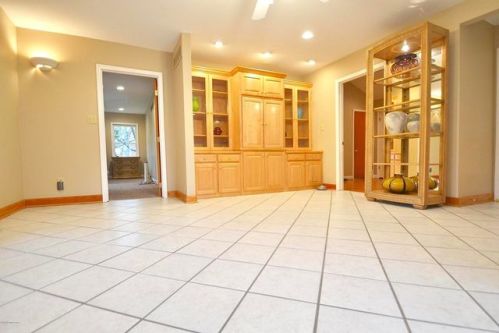 8609 Whipps Mill Rd, Louisville KY  40242-3646 exterior