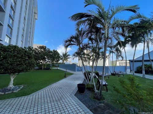 3045 Ala Napuaa Pl, Honolulu HI  96818-2792 exterior