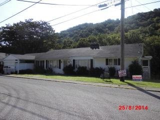 1410 Riverside Dr, Sloan, KY 41653-7868
