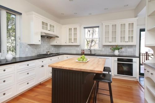 81 Central St, Newton MA 02466-2403 exterior