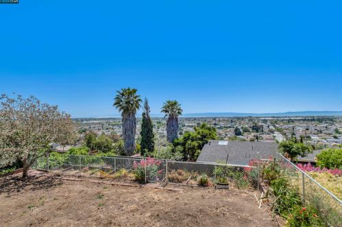 1973 Placer Dr, San Leandro CA  94578-1336 exterior