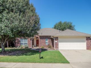 4116 Gyrfalcon Dr, Norman, OK 73072-8189