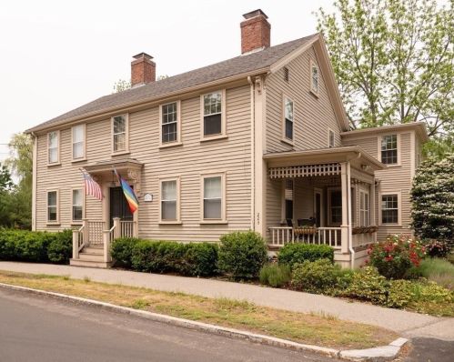 223 South St, Hingham, MA 02043-2627
