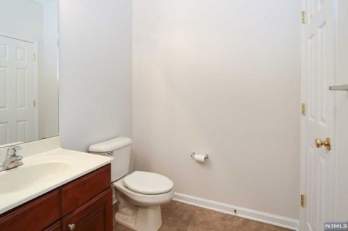 304 Freedom Ln, Belleville NJ 07109-5336 exterior