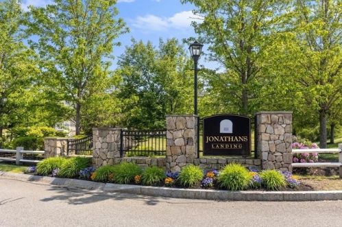 422 John Mahar Hwy, Braintree, MA 02184-6551