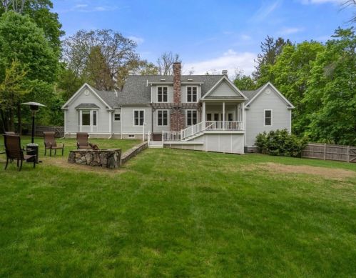 8 Clemmons St, Southborough MA  01772-1314 exterior