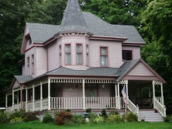 807 Chestnut St, Newton, MA 02468-2304