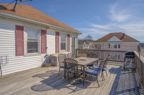 1665 Bay St, Fall River MA 02721-1006 exterior