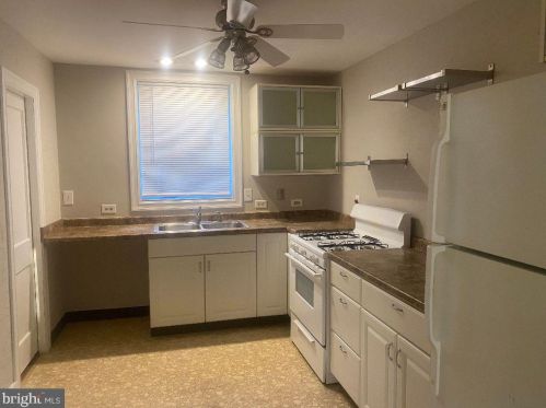 609 Broadway, West Deptford NJ 08093-1172 exterior