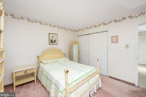 27 Rygate Ave, West Deptford NJ 08096-4218 exterior