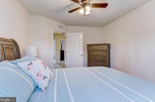 618 Schaeffer Ave, West Deptford NJ 08096-6631 exterior