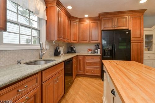 13 Beech Ct, Skyline Lakes NJ 07456-2503 exterior