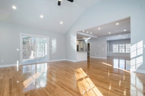 711 Salisbury St, Worcester MA 01609-1122 exterior