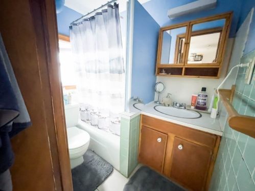 296 Hamlet St, Fall River MA 02724-3340 exterior